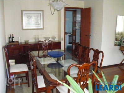 Apartamento à venda em Campo Belo com 145 m², 4 quartos, 1 suíte, 2 vagas