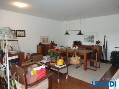 Apartamento à venda em Campo Belo com 180 m², 3 quartos, 3 suítes, 3 vagas