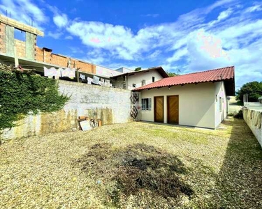 Casa com 2 quartos, amplo espaço de terreno bairro Dom Joaquim