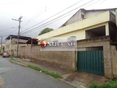Casa com 3 quartos à venda no bairro Campo Alegre, 140m²