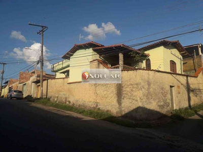 Casa com 3 quartos à venda no bairro Campo Alegre, 147m²