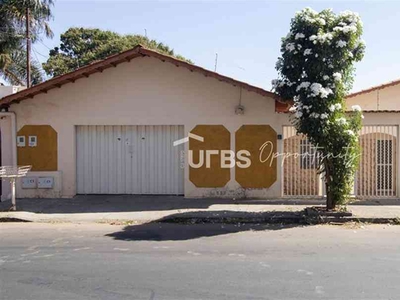 Casa com 3 quartos à venda no bairro Coimbra, 291m²