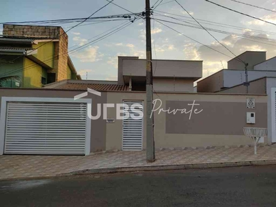Casa com 3 quartos à venda no bairro Goiânia 02, 400m²
