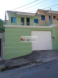Casa com 3 quartos à venda no bairro Santa Mônica, 190m²