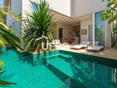 Casa com 4 quartos à venda no bairro Jardins Valência, 396m²