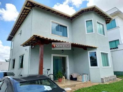 Casa com 4 quartos à venda no bairro Trevo, 197m²