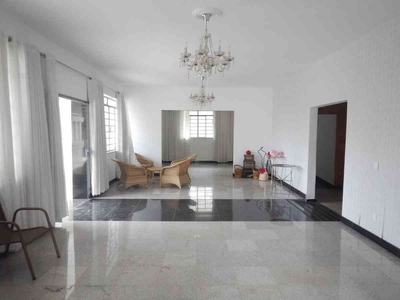 Casa com 6 quartos à venda no bairro Braúnas, 480m²