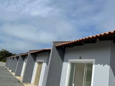 Casa em condomínio a 600 m da praia, em barra velha! última unidade!