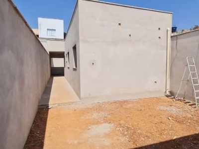 Casa em fase de acabamento com 03 quartos e 02 vaga no Godofredo Gonçalves!