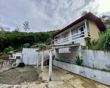 Casa na Azambuja com 4 dormitórios, próximo ao hospital com 80m² poucos km do centro