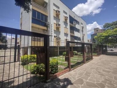 Cobertura a venda no bairro Menino Deus com 2 dormitórios e 2 vagas de garagem coberta por R$550 mil