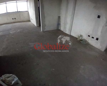 Sala comercial a venda com 65m², 2 banheiros, 1 vaga no Boqueirão por R$355.000,00