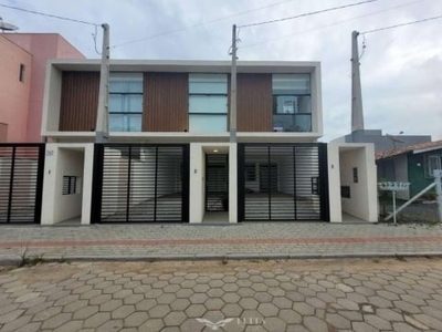 Sobrado com 3 quartos, sendo 2 suítes, com 130,5m² à venda por R$580.000,00 no bairro Itacolomi-Balneário Piçarras-SC