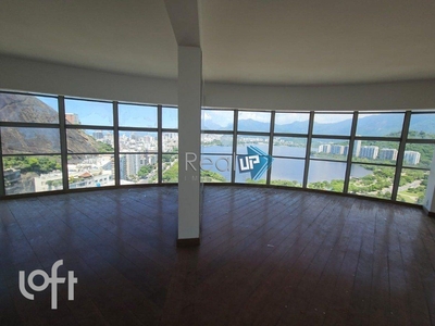 Apartamento à venda em Lagoa com 186 m², 6 quartos, 1 suíte, 2 vagas