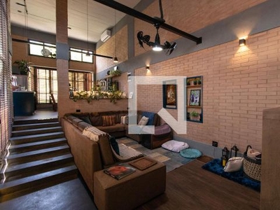LOFT decorado por Designer de Interiores ,com 2 suites e 2 garagens “Porteira Fechada”