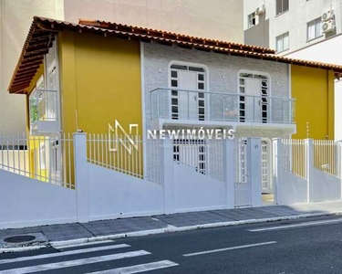 Casa para Locação Anual no Centro em Balneário Camboriú com 3 Dormitórios - SC