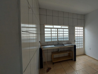 Casa em Centro, Mogi Guaçu/SP de 70m² 2 quartos para locação R$ 900,00/mes