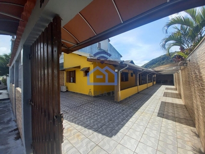 Casa em Sumaré, Caraguatatuba/SP de 149m² 2 quartos à venda por R$ 759.000,00