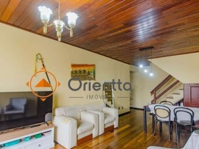 Imobiliária orientta aluga cobertura mobiliada e espaçoso para alugar com 3 quartos, sendo 1 suíte, e 3 banheiros no total. cobertura conta com uma piscina e um terraço com uma vista incrível. este im