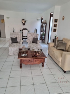 Vendo casa em Condominio Fechado