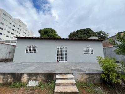 Alugo casa em Vicente Pires