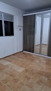 Alugo excelente apto na Jatiuca, edfº Esmeralda, medindo 80 metros, Maceió-AL