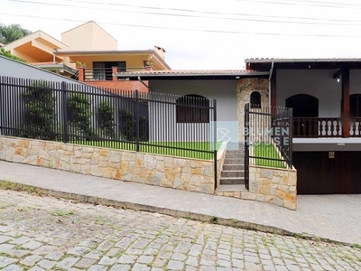 Ampla casa de alto padrão mobiliada com área de festas e piscina no bairro Vila Nova!