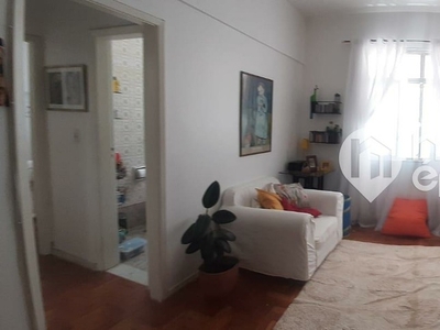 Apartamento à venda por R$ 400.000