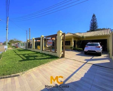 Casa com 03 dormitórios e piscina no Centro de Imbé