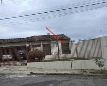 Casa com 4 quartos - Bairro Champagnat em Londrina