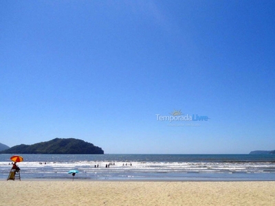 Casa completa individual em Ubatuba. Acomoda até 30 pessoas