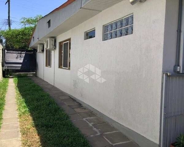 Casa de 3 quartos com pátio em terreno de 600m2 no Bairro Ipanema