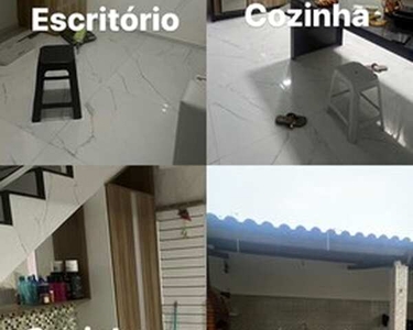 Casa duplex com móveis projetados