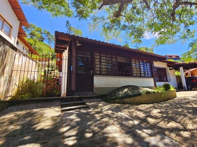 Casa em Iucas, Teresópolis/RJ de 300m² 5 quartos à venda por R$ 769.000,00