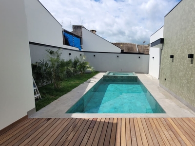 Casa em Jardim Monte Rei, Maringá/PR de 200m² 3 quartos à venda por R$ 1.299.000,00