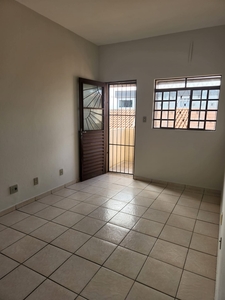 Casa em Santa Cruz Industrial, Contagem/MG de 60m² 3 quartos para locação R$ 1.100,00/mes