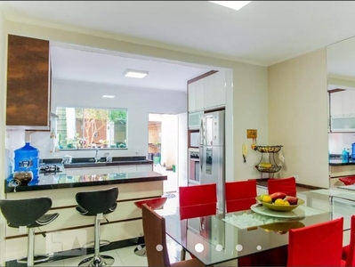 Casa em Vila Humaitá, Santo André/SP de 256m² 4 quartos à venda por R$ 879.000,00