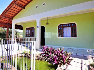 Casa localizada no bairro Fortaleza com fácil acesso a BR 470, Via Expressa e comércios e