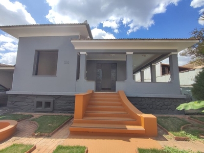 Casa para aluguel, 4 quartos, 2 vagas, Centro - Sete Lagoas/MG