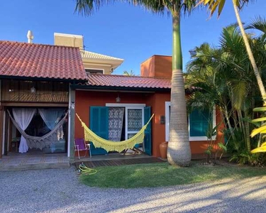 Linda casa com 2 dormitórios à venda, 85 m² por R$ 670.000 - Cachoeira do Bom Jesus - Flor