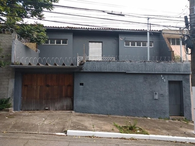 Sobrado para aluguel possui 240 metros quadrados com 3 quartos em Indianópolis - São Paulo