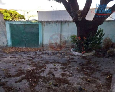 Vende casa com quintal em Agua Fria