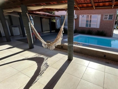 Linda casa de 3 dormitórios com piscina em canasvieiras.