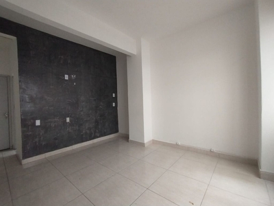 Sala em Centro, Niterói/RJ de 24m² à venda por R$ 100.000,00