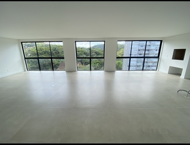 Apartamento no Bairro Bom Retiro em Blumenau com 3 Dormitórios (3 suítes) e 189 m²