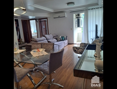 Apartamento no Bairro Garcia em Blumenau com 3 Dormitórios (1 suíte) e 95 m²