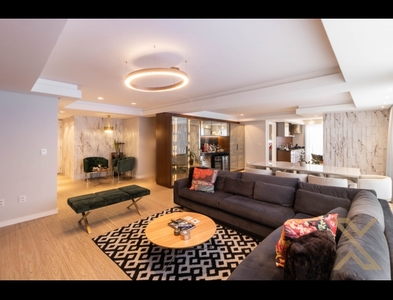 Apartamento no Bairro Ponta Aguda em Blumenau com 3 Dormitórios (3 suítes) e 230 m²