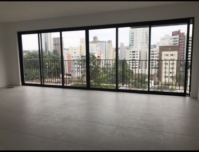 Apartamento no Bairro Victor Konder em Blumenau com 3 Dormitórios (3 suítes) e 132 m²