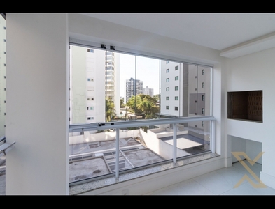 Apartamento no Bairro Victor Konder em Blumenau com 3 Dormitórios (3 suítes) e 133 m²