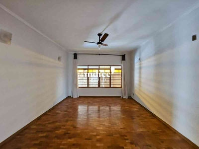 Casa com 3 quartos para alugar no bairro Vila Tamandaré, 237m²